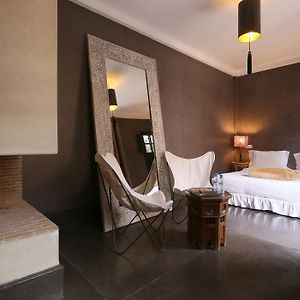 Suite Estándar con Cama Queen